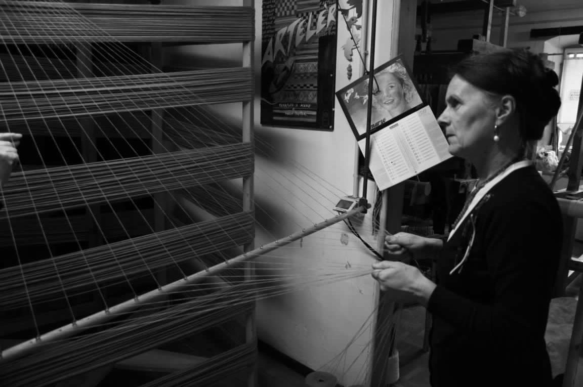 Lungo il filo della storia. Da otto generazioni, l’arte della tessitura in chiave contemporanea